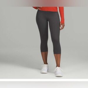 Lululemon Swift Speed High-Rise Crop 21"
Graphite Grey BNWT